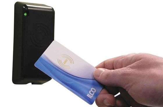 OEM EV1 RFID スマートカード 2K 4K 8K 13.56MHz プラスチックの忠誠カード カスタマイズサイズ