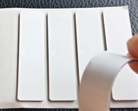 企業ロゴ UHF RFID ラベル サプライチェーンにおける金属または非金属のタグ